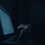 cómo activar modo oscuro en Facebook