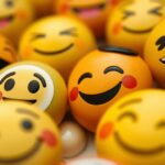 significado de emojis de caritas en WhatsApp